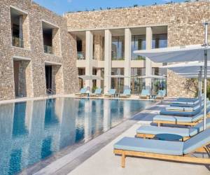 W Costa Navarino